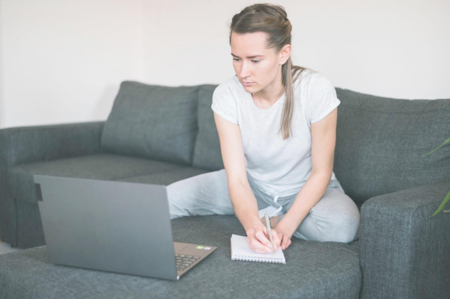 Espace de travail organisé pour séances de coaching à distance